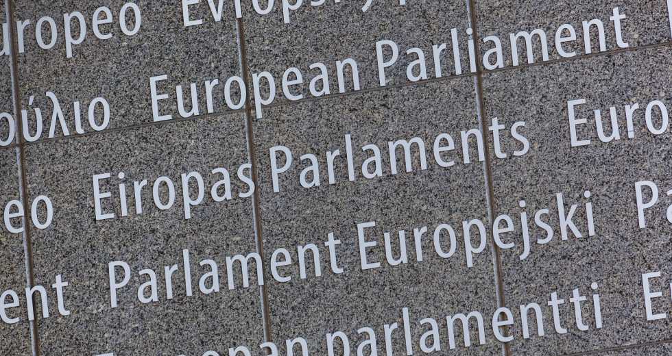 Το Ευρωκοινοβούλιο θέτει όρους για να εγκρίνει τον προϋπολογισμό της Ε.Ε.